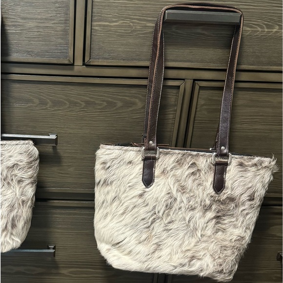 Crimson Willow handmade cowhide leather bag - Picture 1 of 4